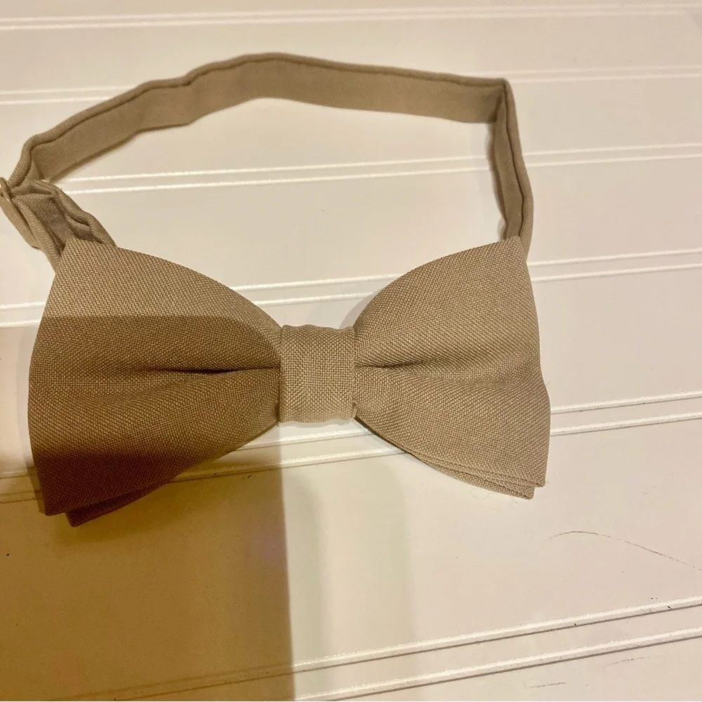💎3 FOR $20💎Classic Tan Kids Bow Tie